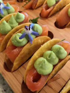 Gravlox mini tacos with avocado